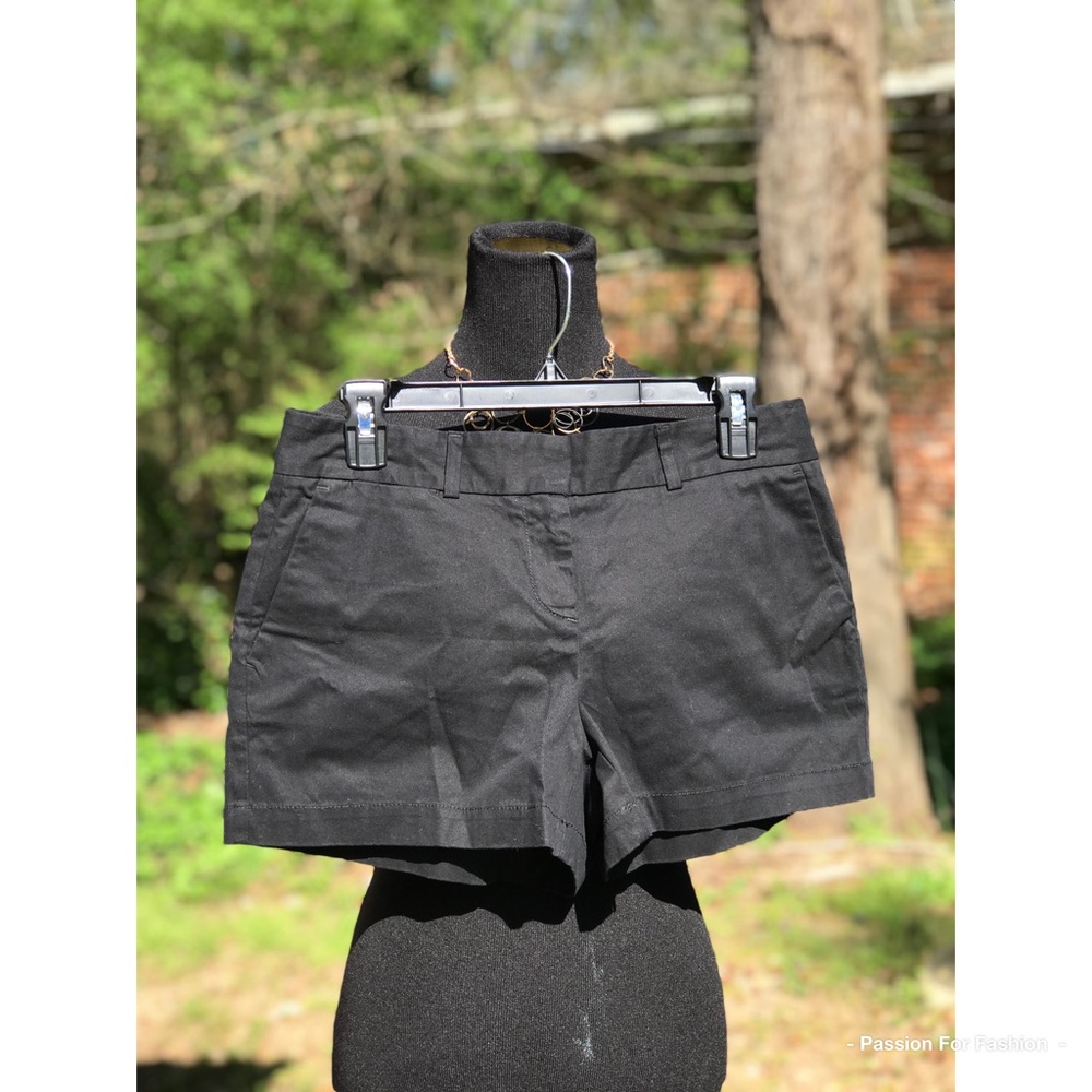Ann Taylor Loft Flat Front Shorts Sz 4P Black
